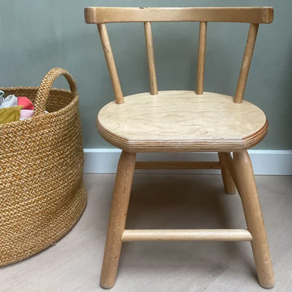 Kinderstoel gebogen leuning Van Dijk