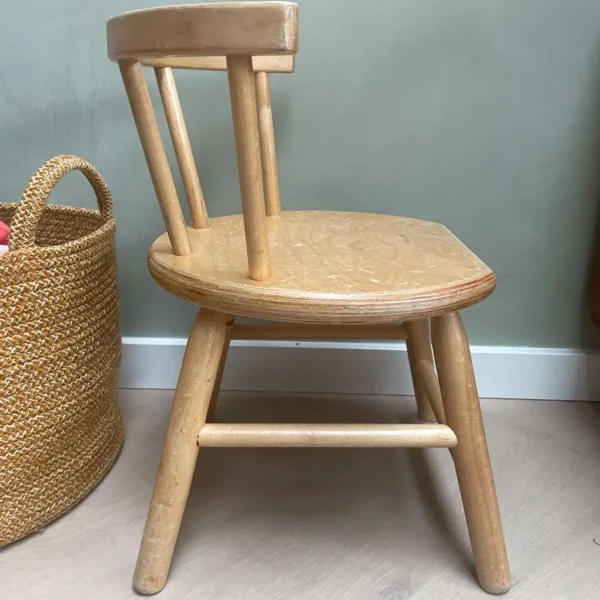 Kinderstoel gebogen leuning Van Dijk