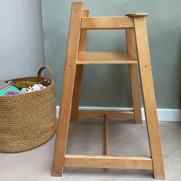 Tweedehands houten poppenstoel Rolf groep